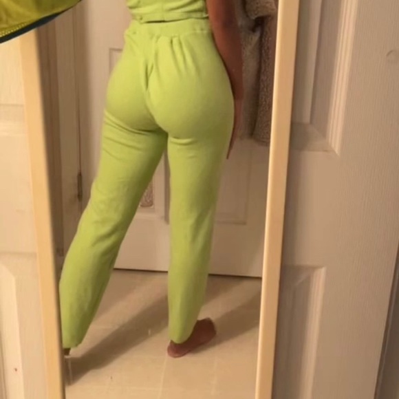 Two piece set - Picture 2 of 8